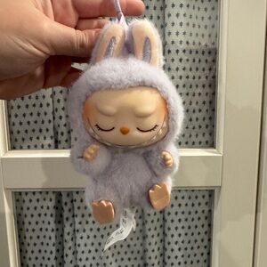 Have A Seat Labubu, Zizi